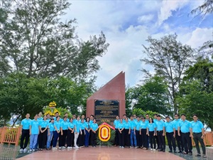 Quận Đoàn quận Gò Vấp tổ chức hành trình thăm và dâng hương mộ các anh hùng, liệt sĩ tại huyện Côn Đảo, tỉnh Bà Rịa – Vũng Tàu